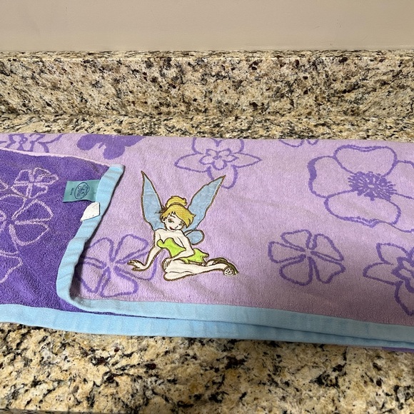 Tinker Bell - Disney Fairies - Purple Beach Towell - Picture 3 of 3